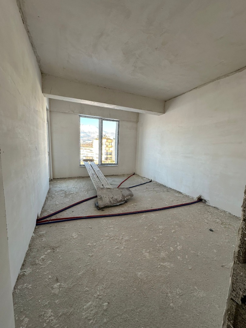 KAYSERİ DEVELİ BAHÇELİEVLER MAHALLESİ ANA YOL ÜZERİ SATILIK SIFIR DAİRE